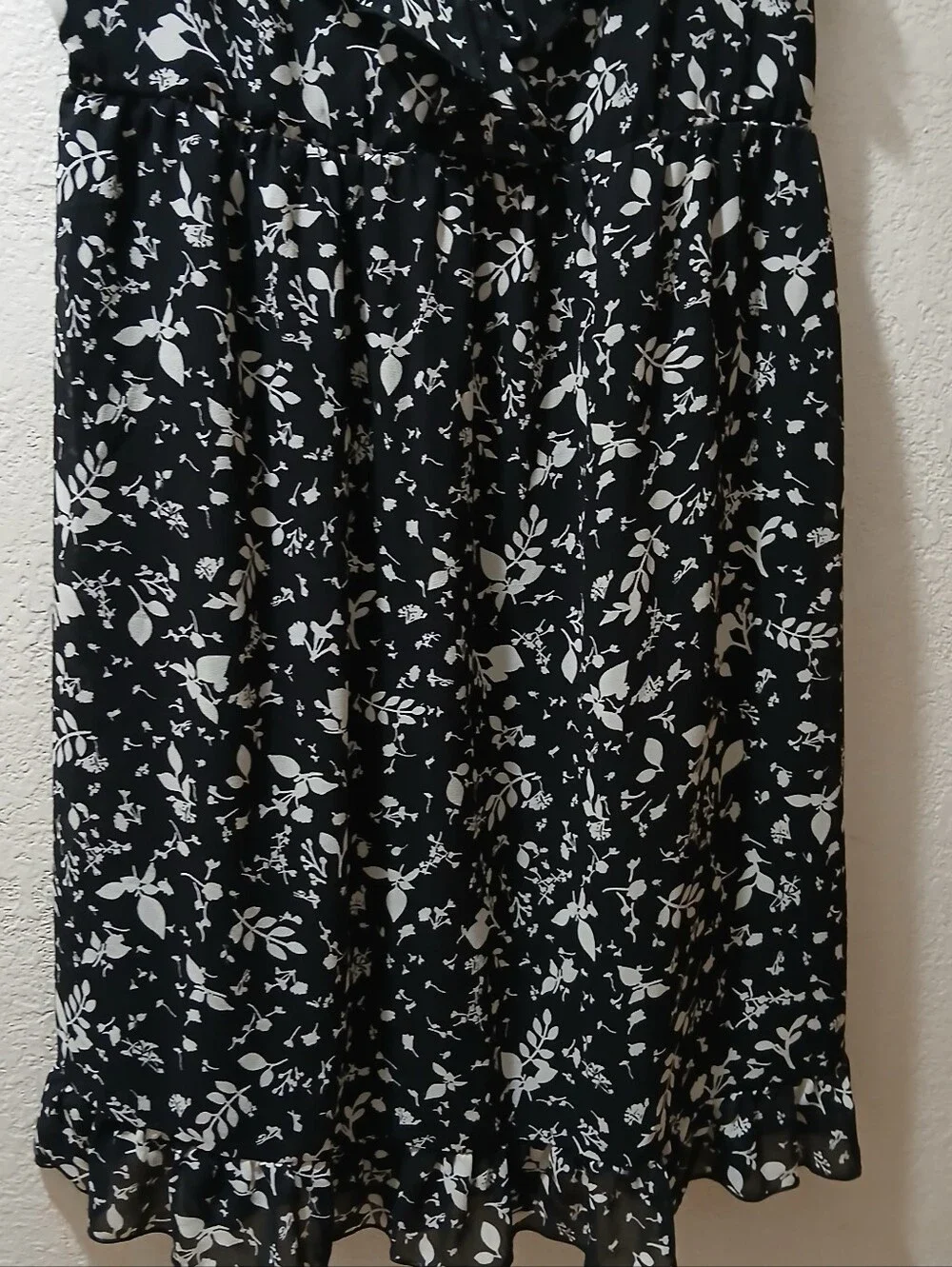 Converse nwot size m Black and White Floral Ruffle Dress